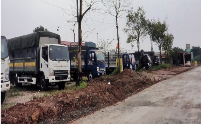 Xã Yên Phú, huyện Yên Mỹ: Hàng nghìn mét vuông đất nông nghiệp bị san gạt, dựng nhà và cho thuê làm bãi kinh doanh xe ô tô trái phép